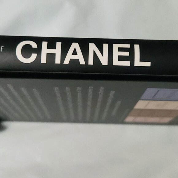 The Little Book of Chanel - by Emma Baxter-Wright - NEW - Picture 3 of 3